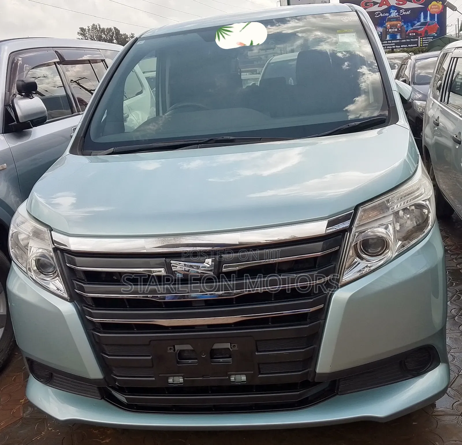 Toyota Noah 2015 Green