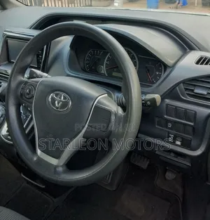 Toyota Noah 2015 Green