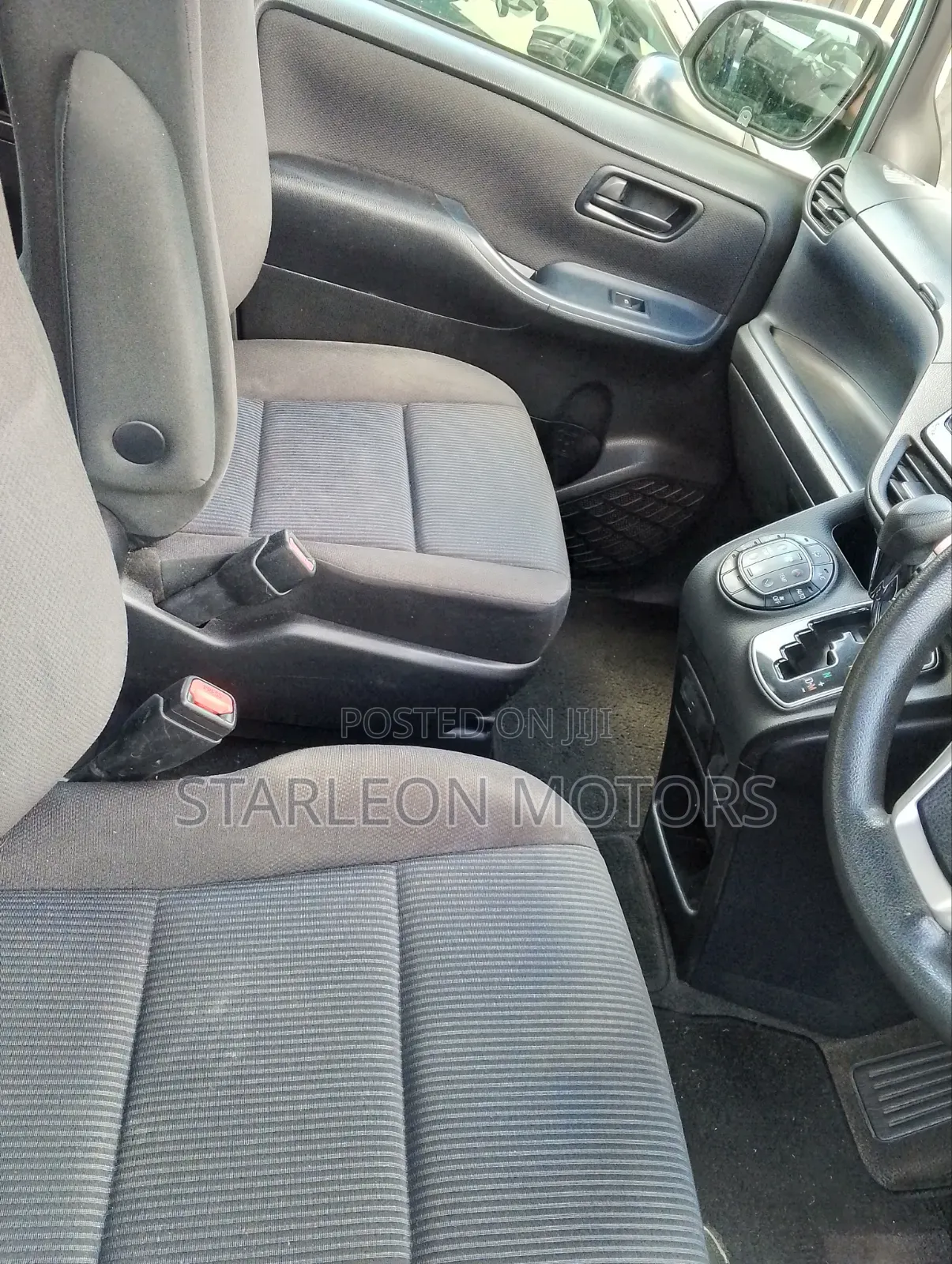 Toyota Noah 2015 Green