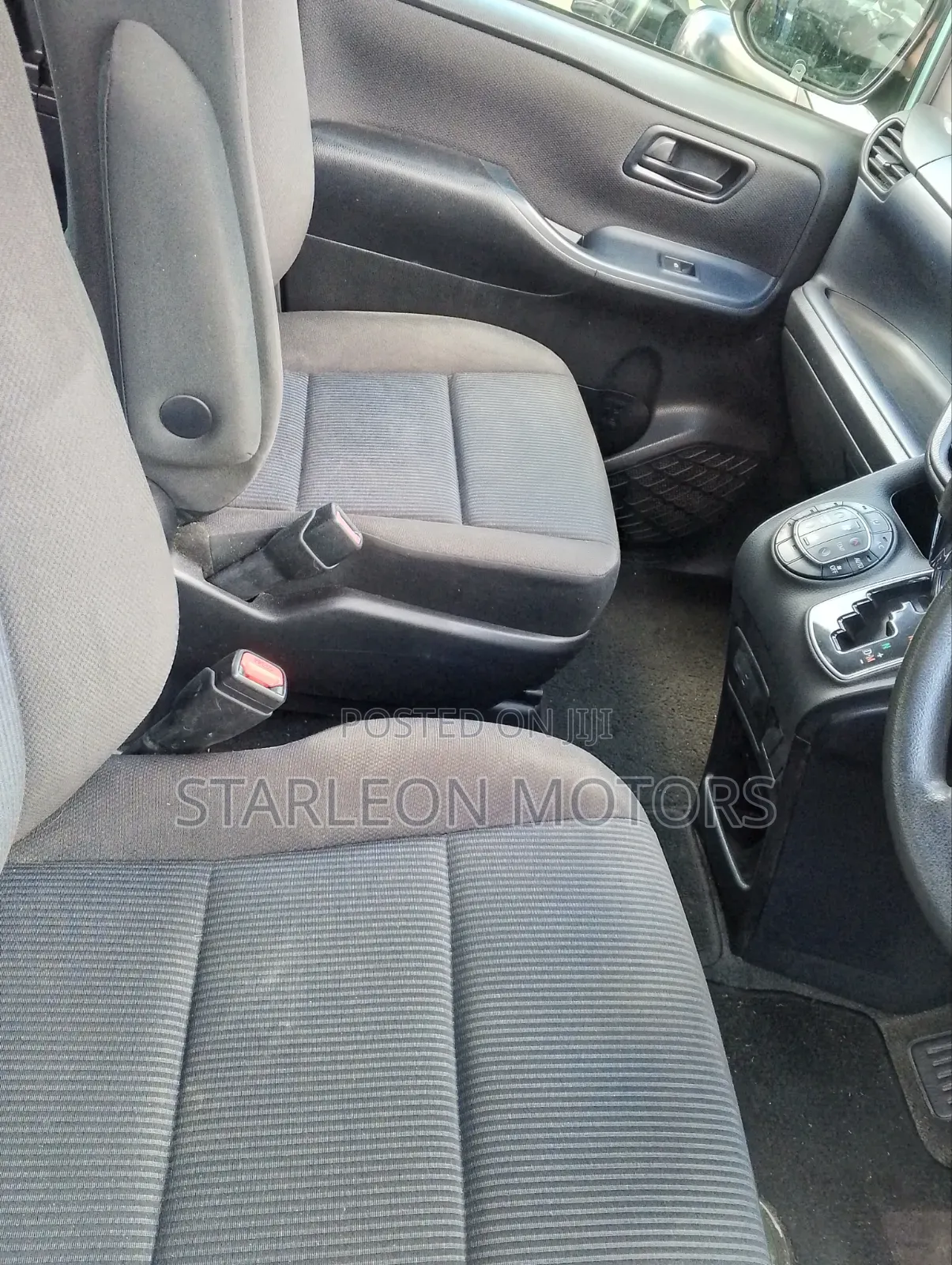 Toyota Noah 2015 Green