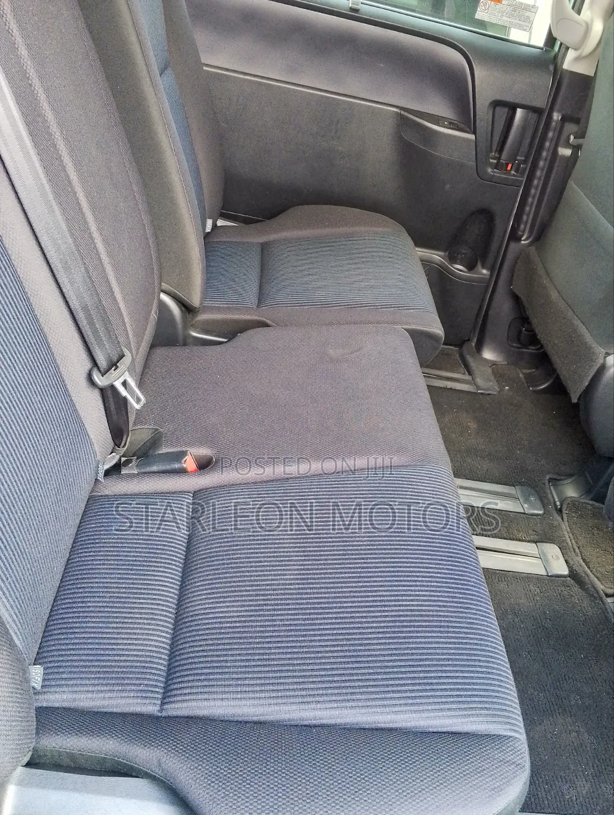 Toyota Noah 2015 Green