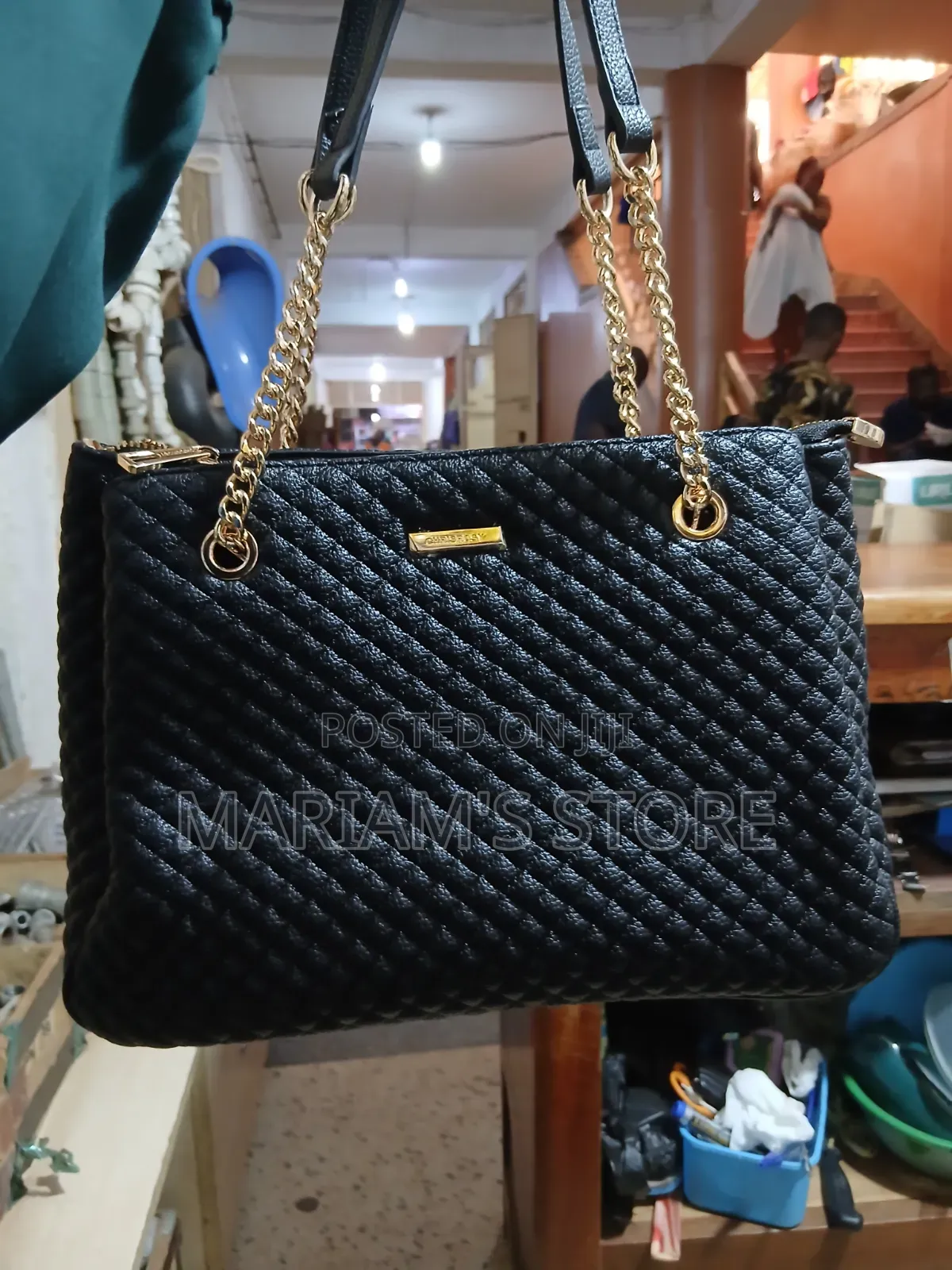Black Quilted Chrisrosy Shoulder Handbag Sleek Gold-Tone Chain