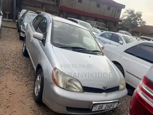 Toyota Platz 2003 Silver