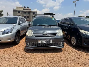 Toyota Sienta 2010 Black