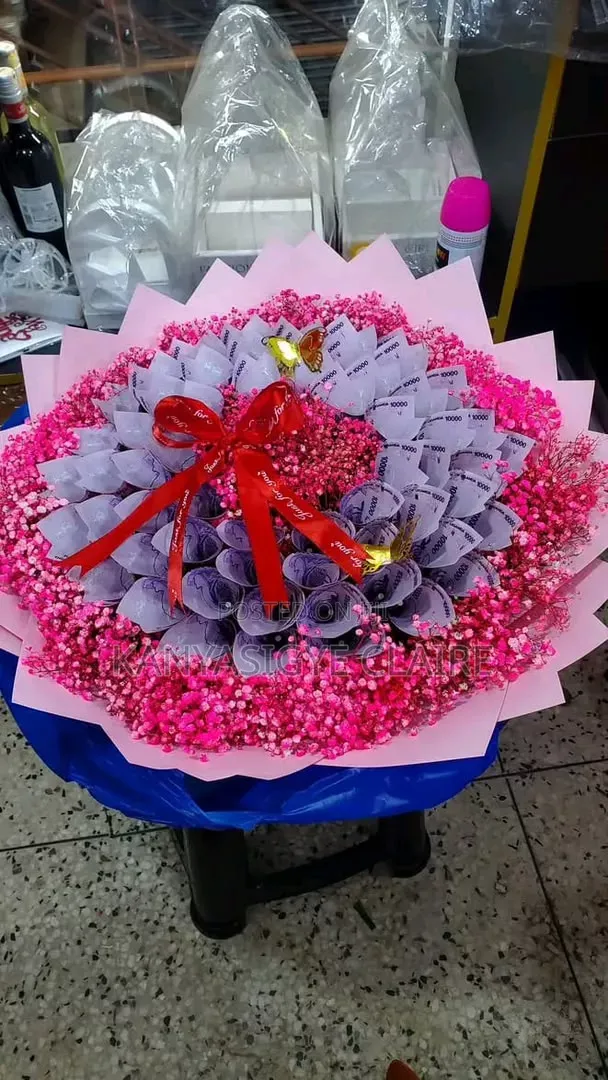 Money Bouquet With Fresh Flowers