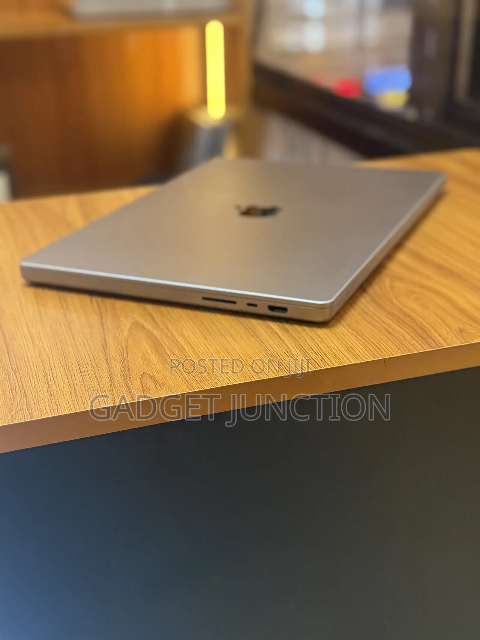 New Laptop Apple MacBook Pro 2023 M2 16GB Intel Core i7 SSD 512GB