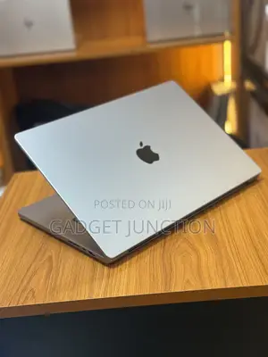 New Laptop Apple MacBook Pro 2023 M2 16GB Intel Core i7 SSD 512GB
