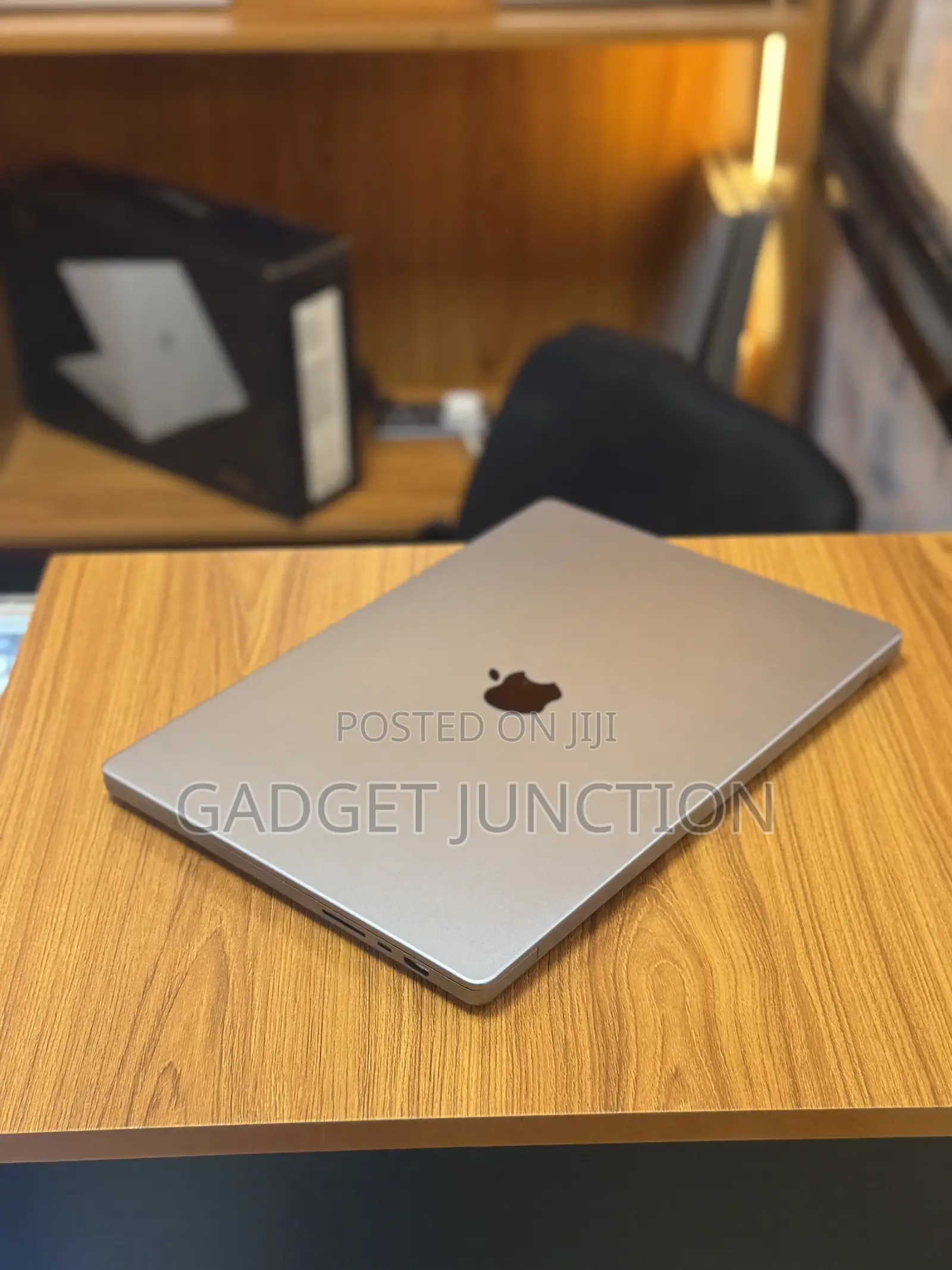 New Laptop Apple MacBook Pro 2023 M2 16GB Intel Core i7 SSD 512GB