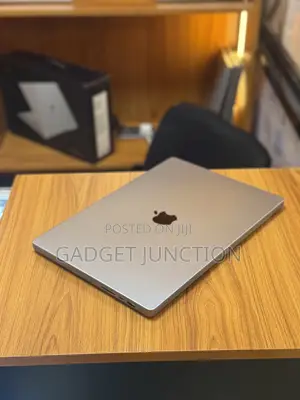 New Laptop Apple MacBook Pro 2023 M2 16GB Intel Core i7 SSD 512GB