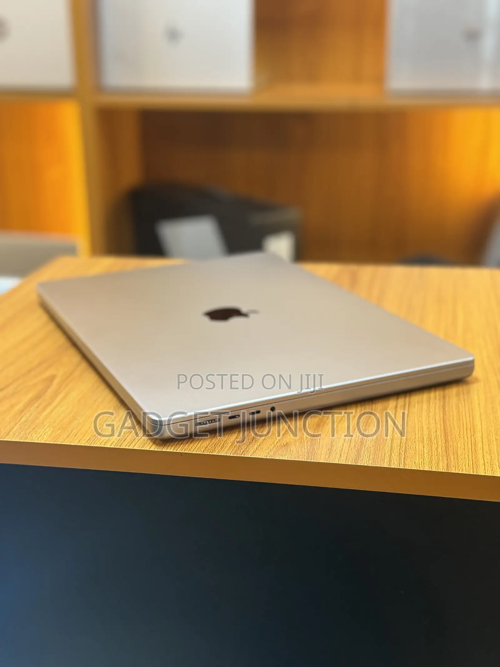 New Laptop Apple MacBook Pro 2023 M2 16GB Intel Core i7 SSD 512GB