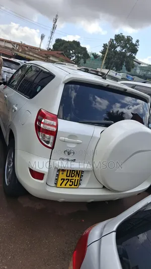Toyota RAV4 2011 White