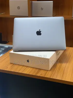 New Laptop Apple MacBook Pro 8GB Apple M1 SSD 256GB