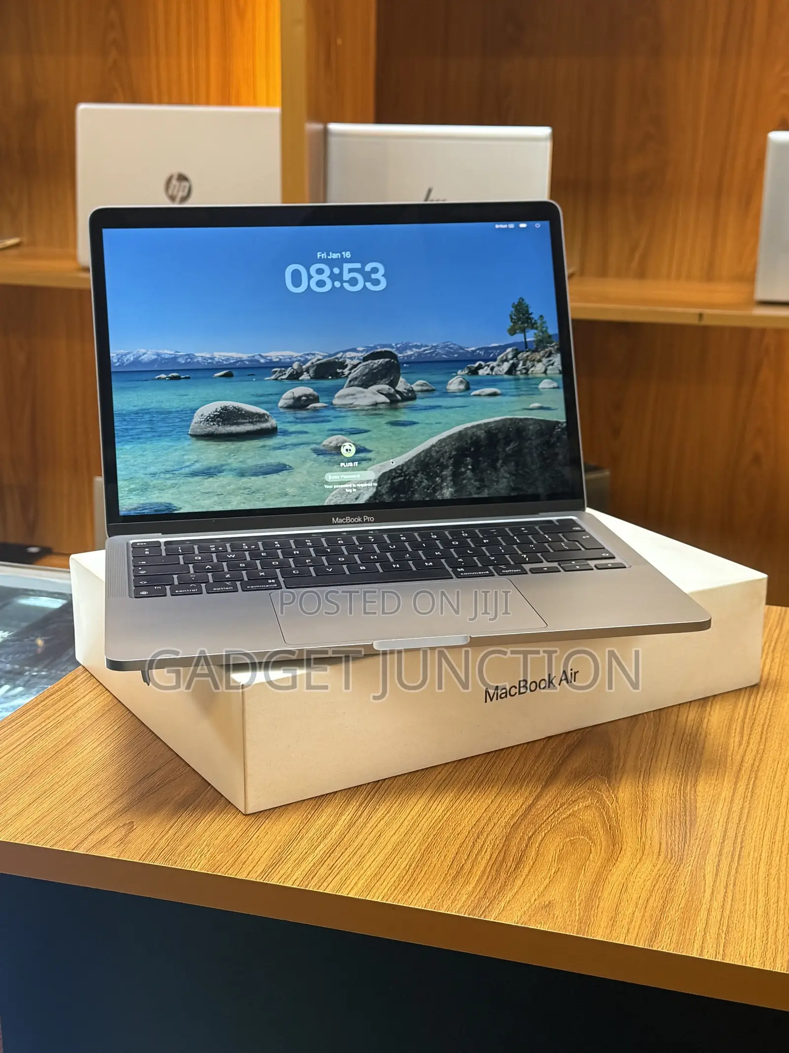 New Laptop Apple MacBook Pro 8GB Apple M1 SSD 256GB