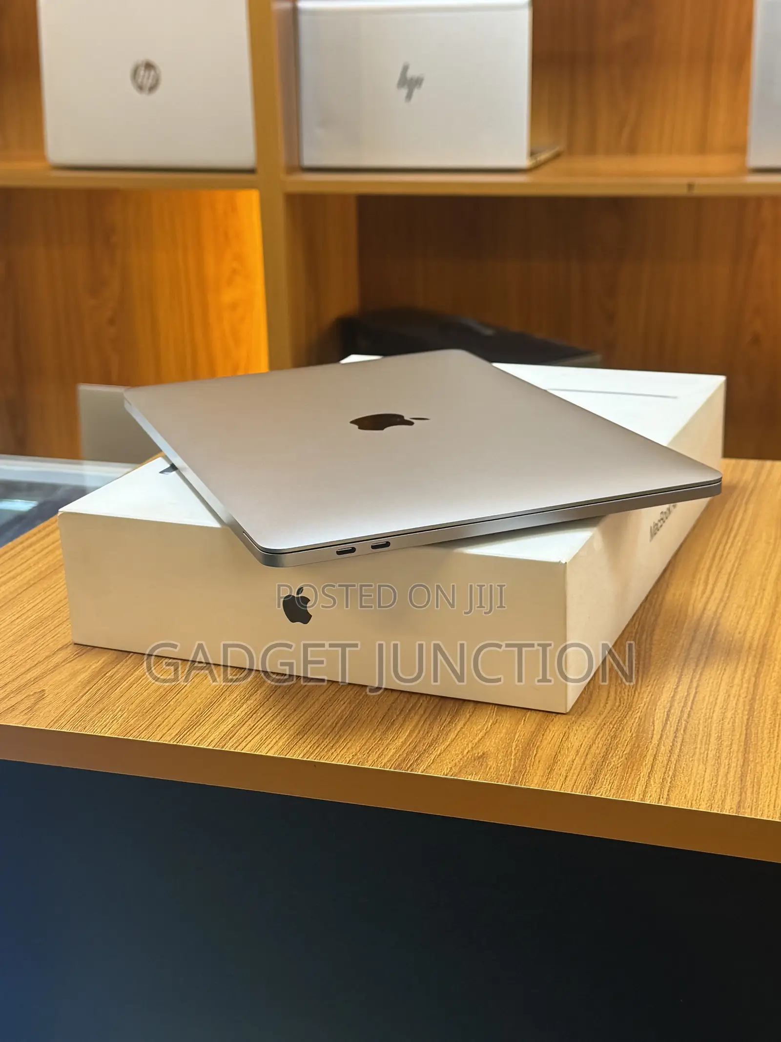 New Laptop Apple MacBook Pro 8GB Apple M1 SSD 256GB