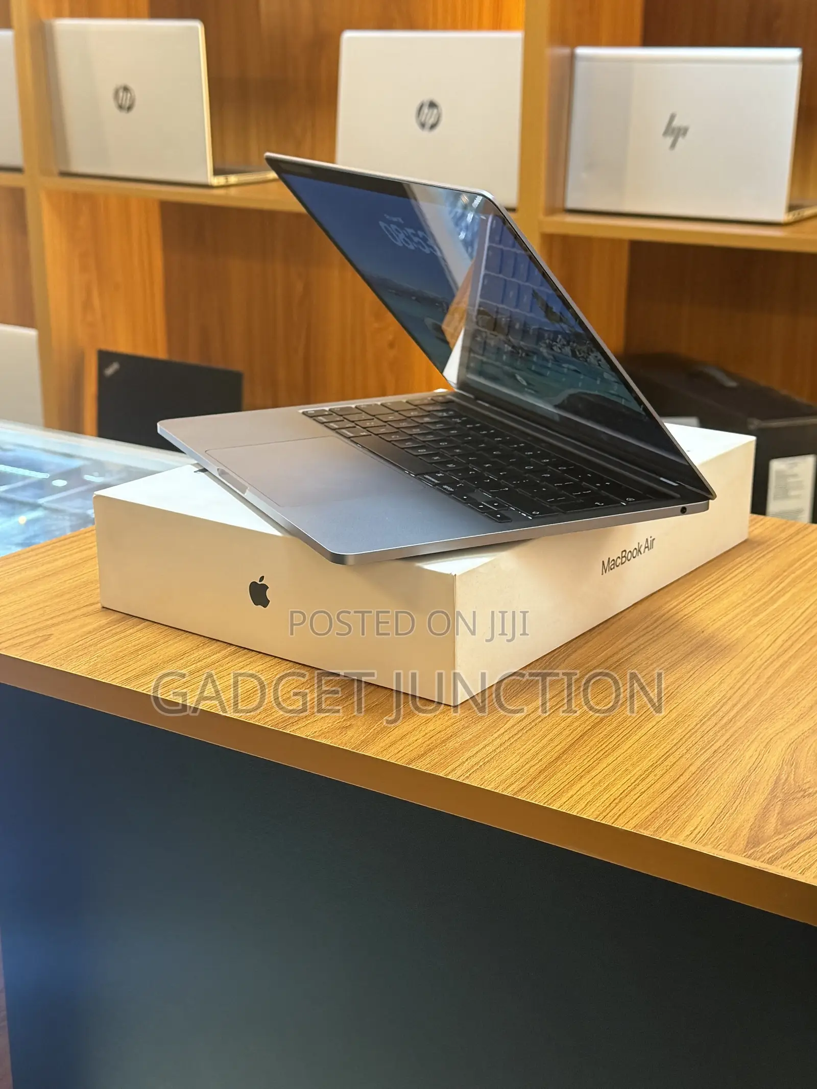 New Laptop Apple MacBook Pro 8GB Apple M1 SSD 256GB