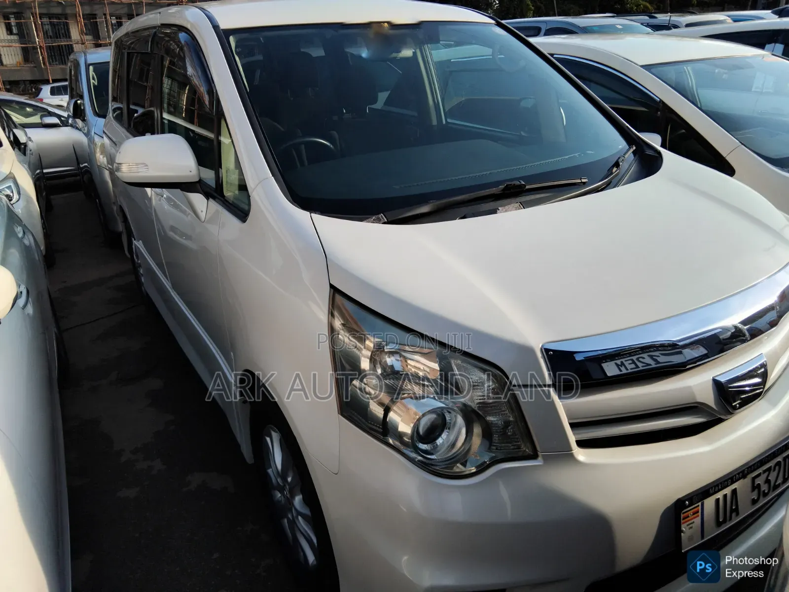 Toyota Noah 2012 White