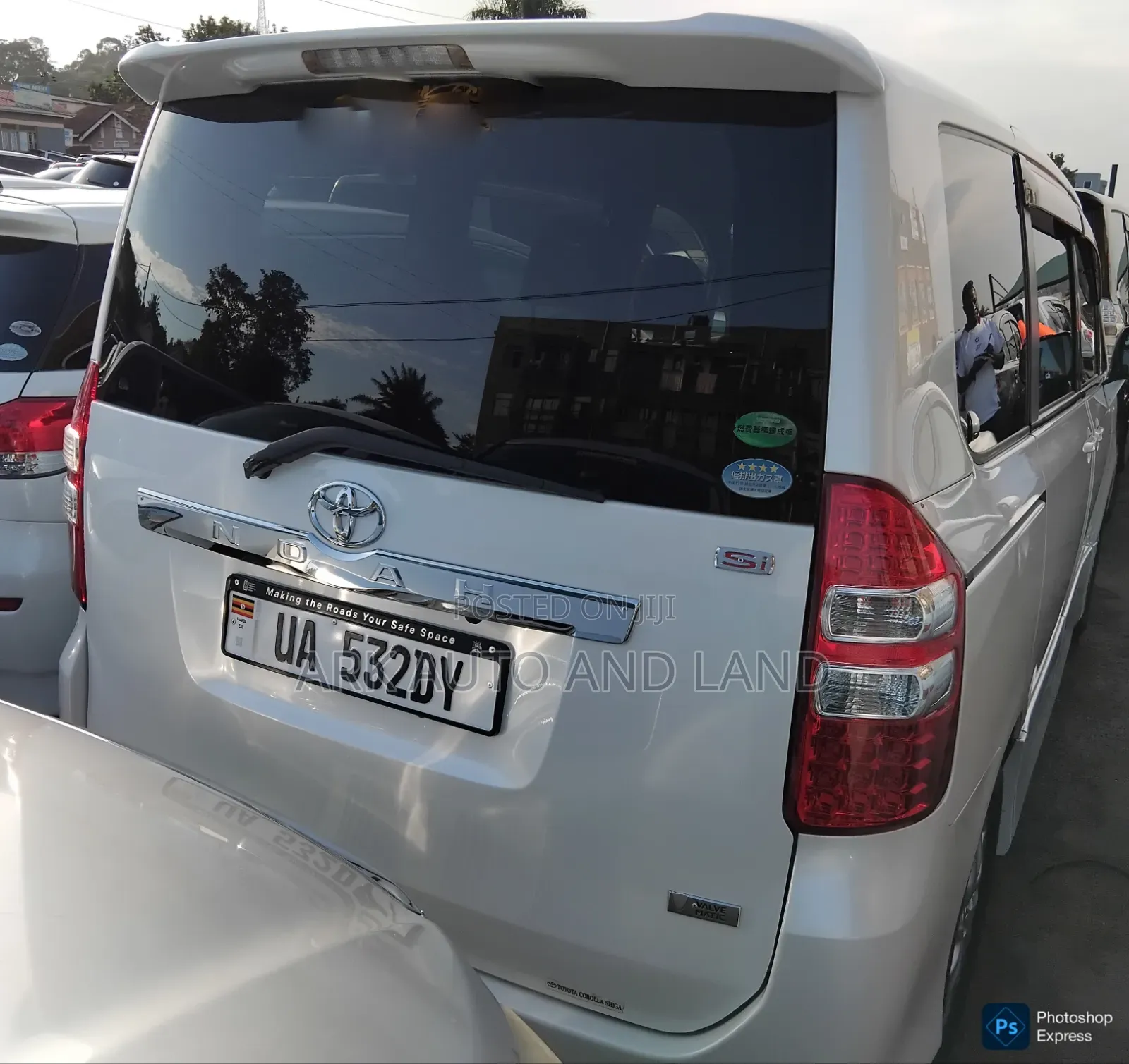 Toyota Noah 2012 White