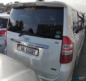 Toyota Noah 2012 White