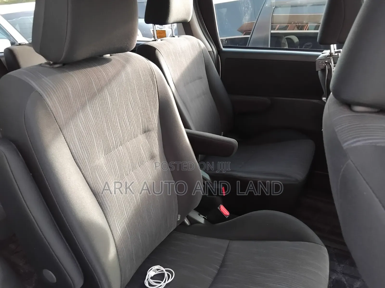 Toyota Noah 2012 White
