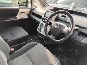 Toyota Noah 2012 White