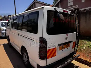 Toyota HiAce 2010 White