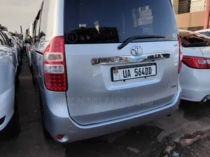 Toyota Noah 2013 Silver
