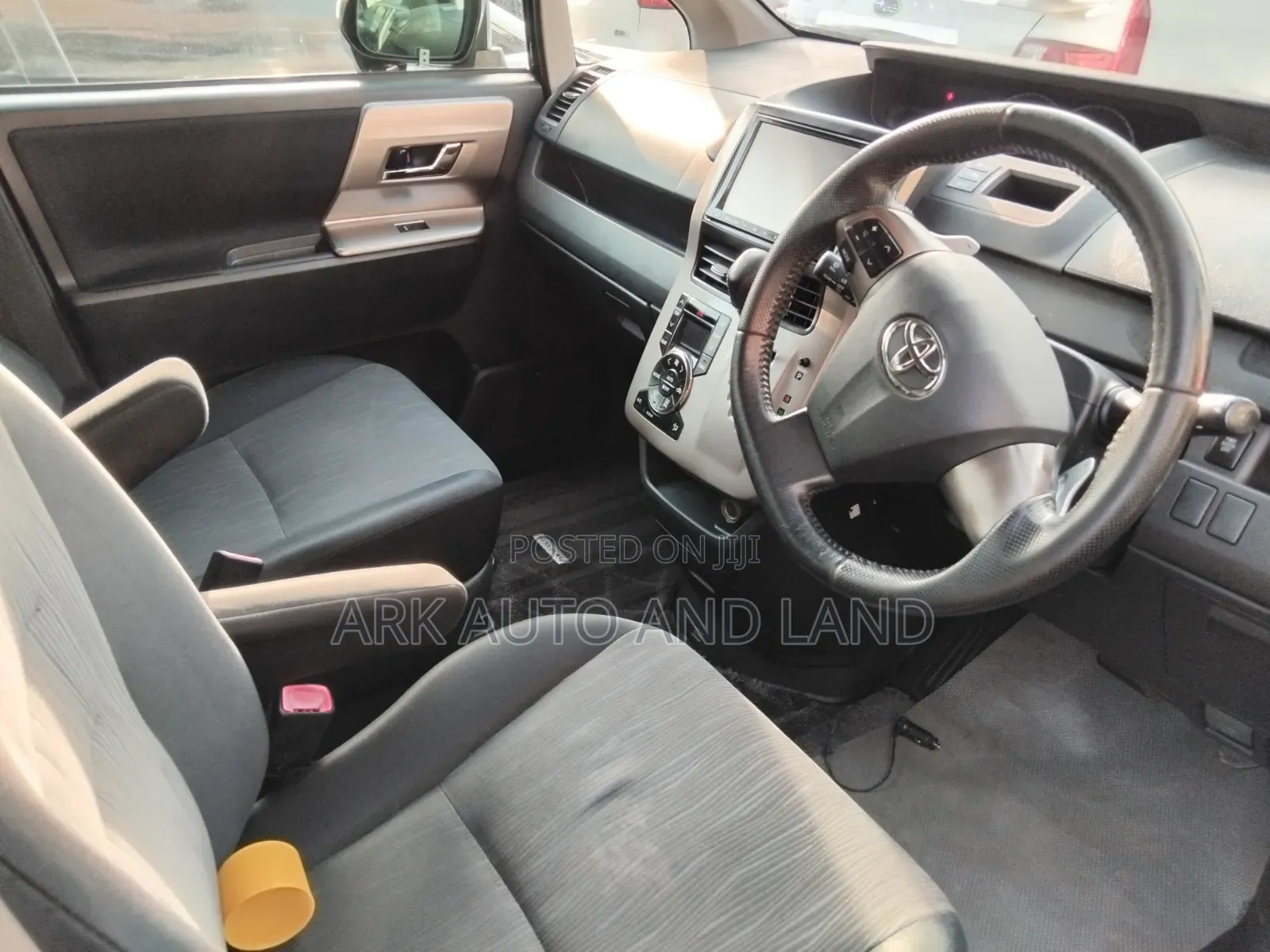 Toyota Noah 2012 Purple
