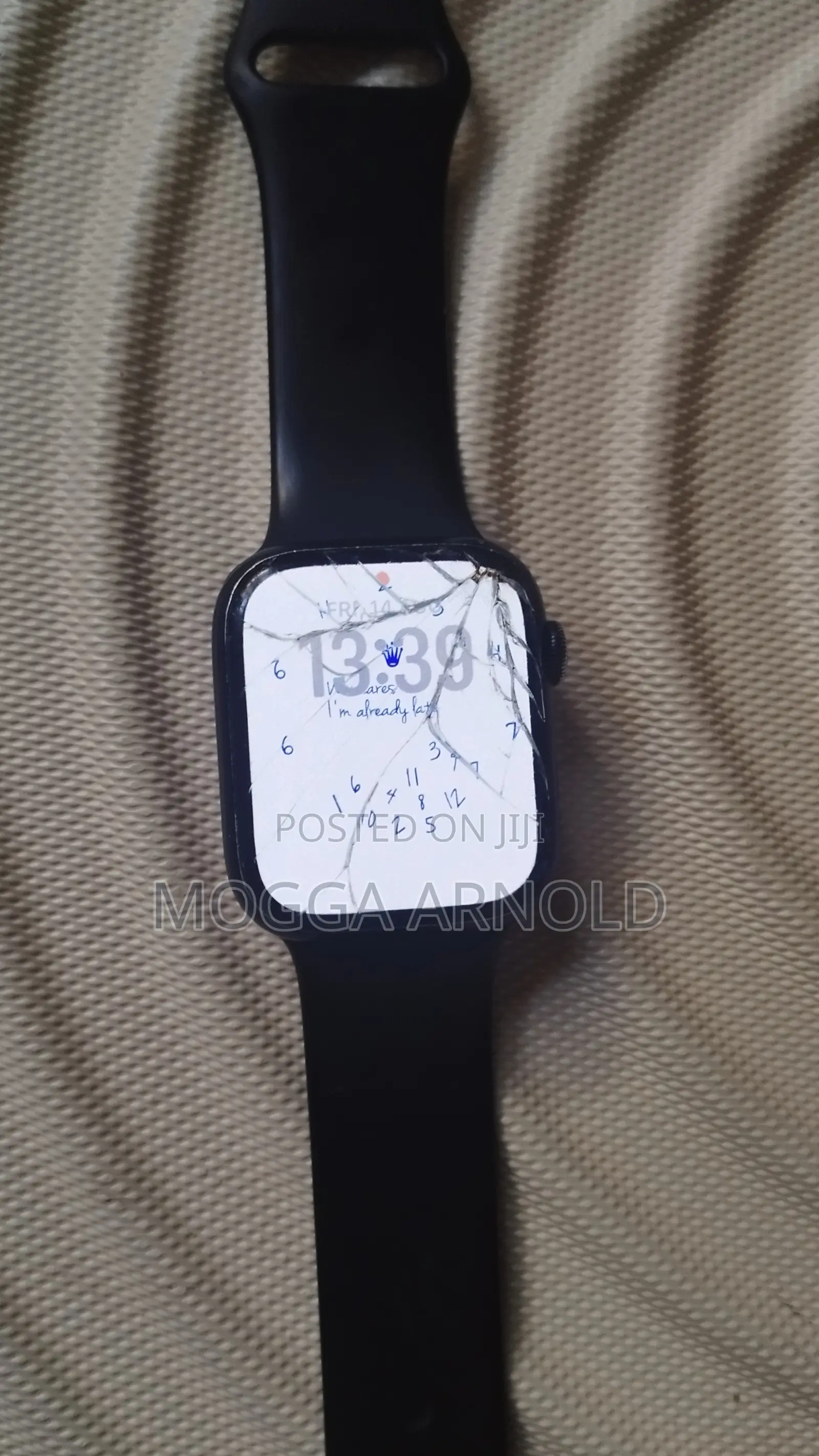 Apple Watch Series 8 45mm GPS Broken Screen Works Well