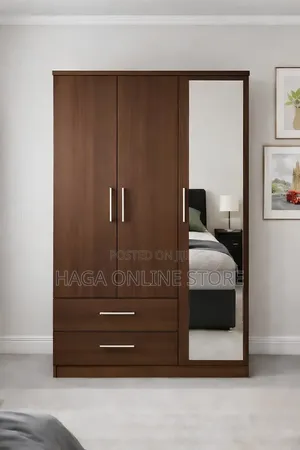 3 Doors Wodrobes With Mirror