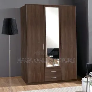 3 Doors Wodrobes With Mirror