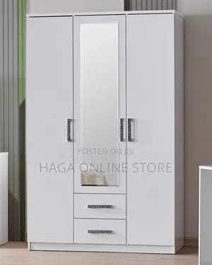 3 Doors Wodrobes With Mirror