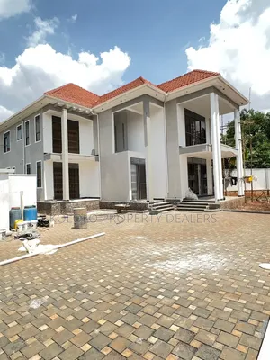 5bdrm Duplex in Kyanja, Central Division for sale