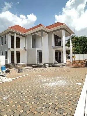 5bdrm Duplex in Kyanja, Central Division for sale