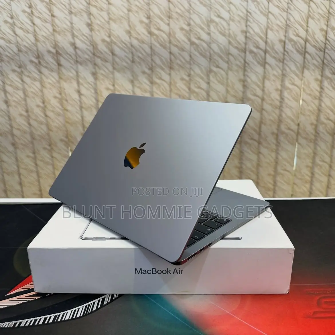 Laptop Apple MacBook Air 2024 M3 8GB Apple M3 SSD 512GB