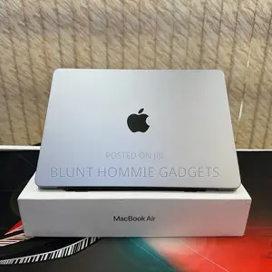 Laptop Apple MacBook Air 2024 M3 8GB Apple M3 SSD 512GB