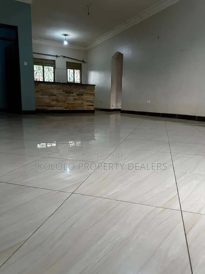 5bdrm Duplex in Kyanja, Central Division for sale