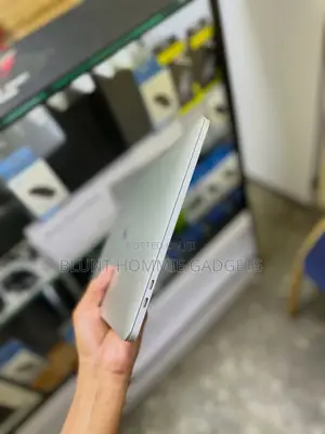 Laptop Apple MacBook Pro 2020 8GB Intel Core i5 SSD 512GB