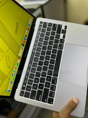 Laptop Apple MacBook Pro 2020 8GB Intel Core i5 SSD 512GB