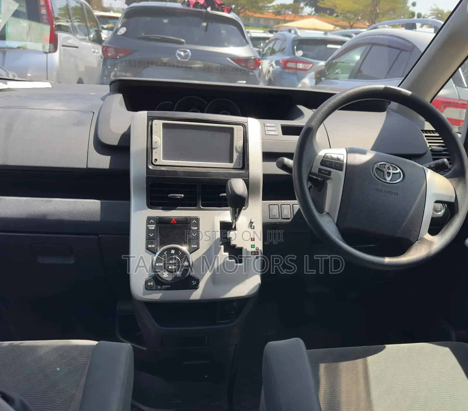 Toyota Noah 2013 Silver