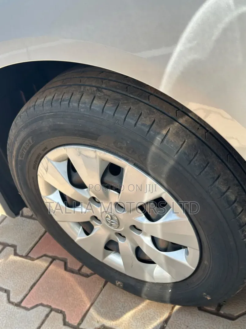Toyota Noah 2013 Silver