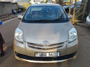 Toyota Passo Sette 2010 Gold