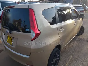 Toyota Passo Sette 2010 Gold