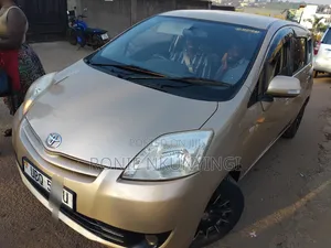 Toyota Passo Sette 2010 Gold
