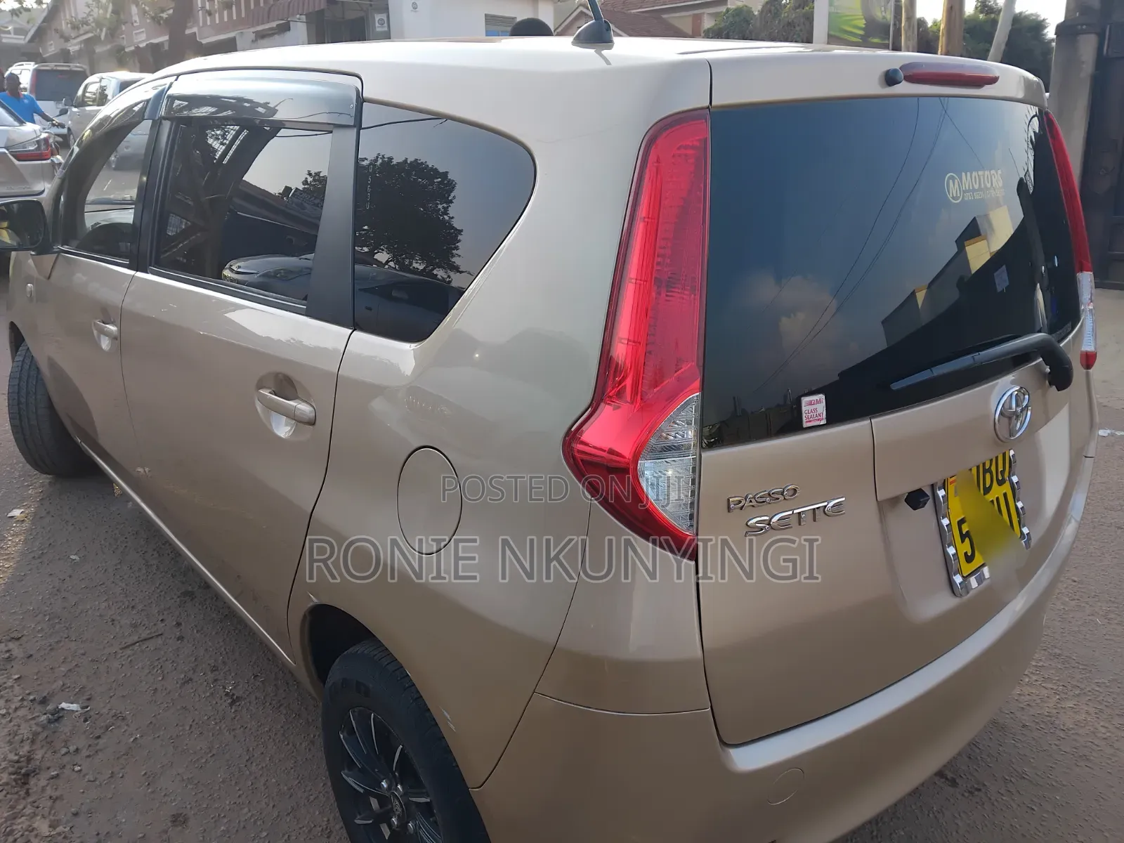 Toyota Passo Sette 2010 Gold