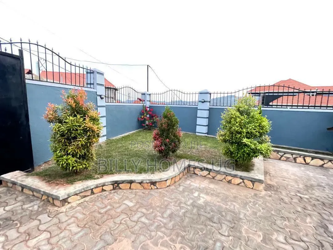 4bdrm Bungalow in Ssisa for sale