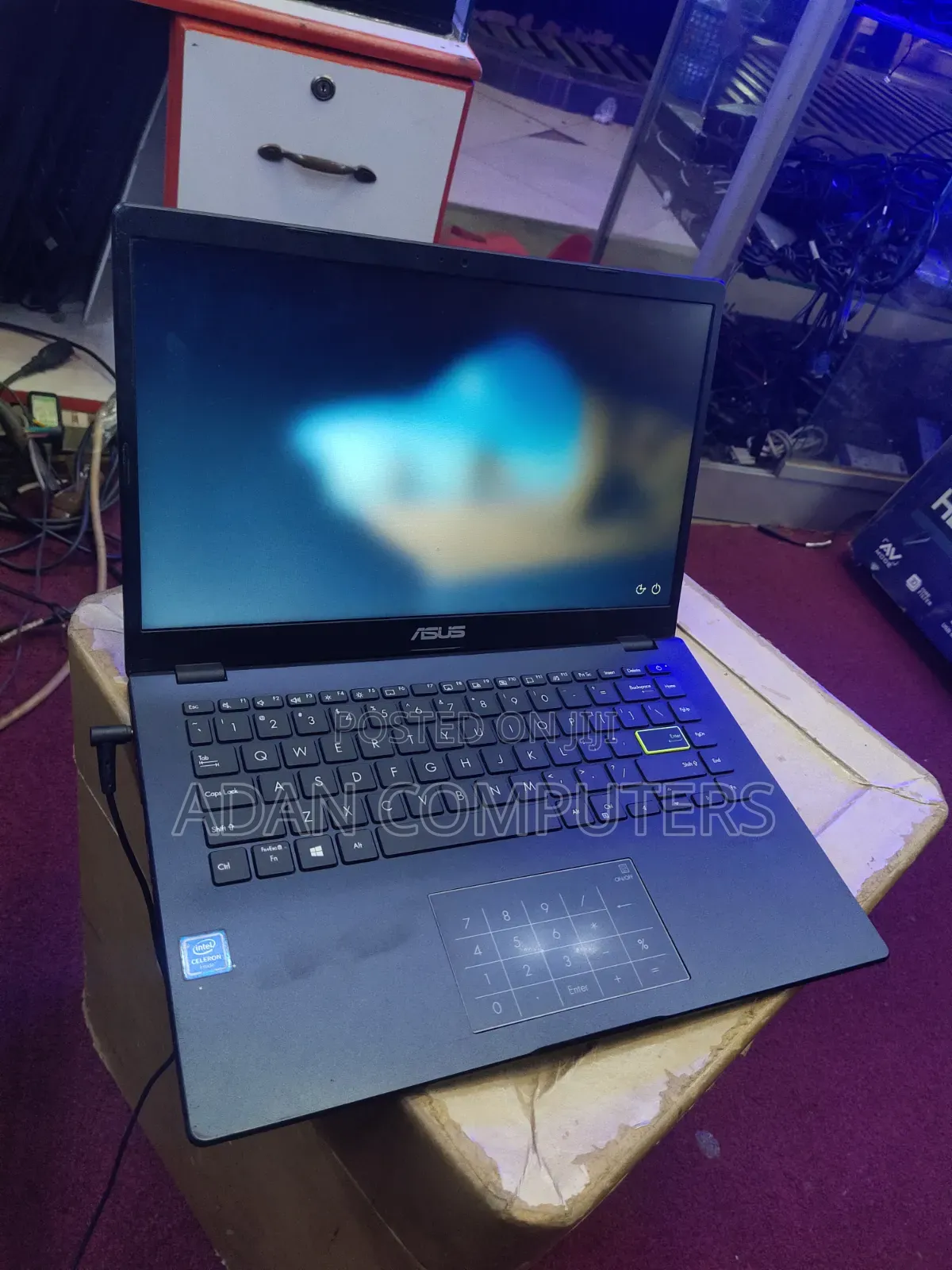 Laptop Asus Vivobook E410M 4GB Intel Celeron SSD 72GB