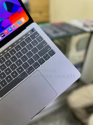 Laptop Apple MacBook Pro 2017 8GB Intel Core i7 SSD 256GB
