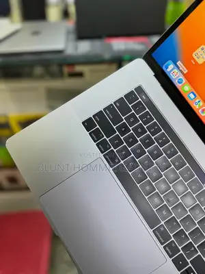 Laptop Apple MacBook Pro 2017 16GB Intel Core i7 SSD 256GB