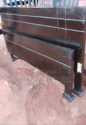 5by6 Wooden Bed Black on Quick Sale
