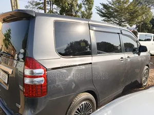 Toyota Noah 2011 Gray